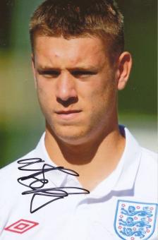 Nathan Baker  England  Fußball Autogramm Foto original signiert 