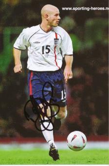 Mick Mills  England  Fußball Autogramm Foto original signiert 