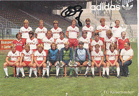 FC Kaiserslautern  1983/1984  Fußball beschädigte Mannschaftskarte  original signiert 