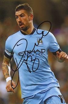 Aleksandar Kolarov  Manchester City  Fußball Autogramm Foto original signiert 