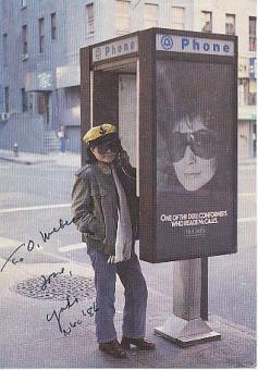 Yoko Ono  Künstlerin &  Musik Autogrammkarte original signiert 