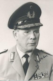 Josef Moll † 1989 Generalleutnant Bundeswehr Militär Autogrammkarte  original signiert 