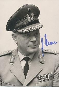 Josef Moll † 1989 Generalleutnant Bundeswehr Militär Autogrammkarte  original signiert 