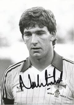 Norman Whiteside  Nordirland  WM 1982  Fußball Autogramm Foto original signiert 