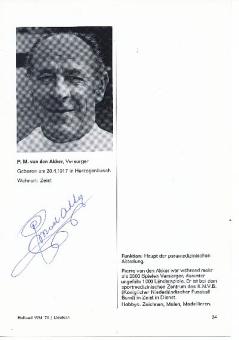 P.M. van den Akker  Versorger  Holland WM 1974  Fußball Bild original signiert 