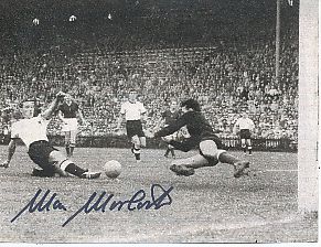 Max Morlock † 1994  DFB Weltmeister WM 1954  Fußball Autogramm Foto original signiert 