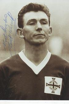 Bertie Peacock † 2004  Nordirland  WM 1958  Fußball Autogramm Foto original signiert 