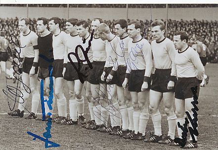 Borussia Dortmund  Mannschaftsfoto 1966  Heldt,Schmidt,Wosab,Geisler,Tilkowski,Kurrat usw.   Fußball  Autogrammkarte  original signiert 