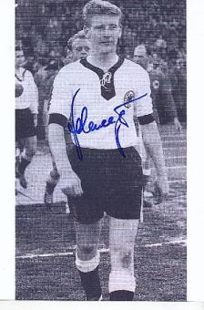 Karl Heinz Schnellinger  DFB   Fußball Autogramm Foto original signiert 