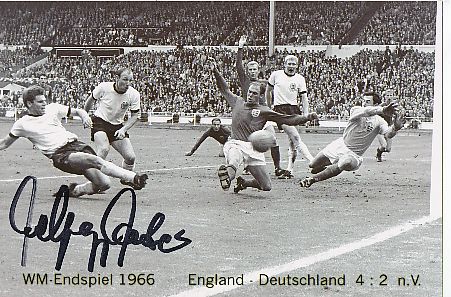 Wolfgang Weber   DFB  Fußball  Autogramm Foto  original signiert 