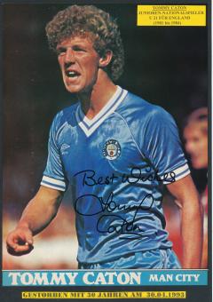 Tommy Caton † 1993  Manchester City  Fußball Autogramm 30 x 20 cm Karte original signiert 