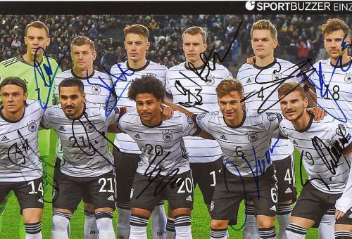DFB  Nationalteam  Fußball Nationalteam Mannschaftsfoto  fast  komplett original signiert 