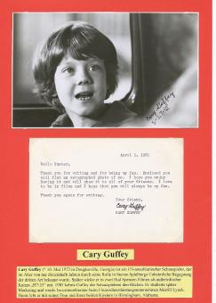 2  x  Cary Guffey  USA  Film & TV Autogramm Foto + Blatt original signiert 