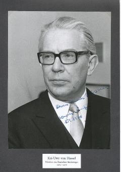 Kai Uwe von Hassel † 1997  Bundestag Präsident  Politik Autogramm Foto original signiert 