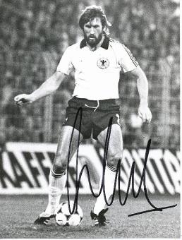 Manfred Kaltz  DFB  Fußball Autogramm 21 x 16 cm Foto original signiert 